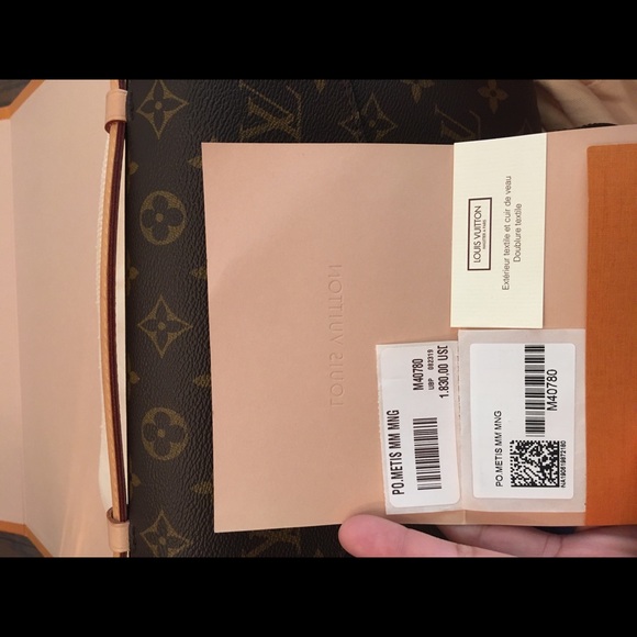 SOLD LV Pochette Metis Monogram - Picture 11 of 15